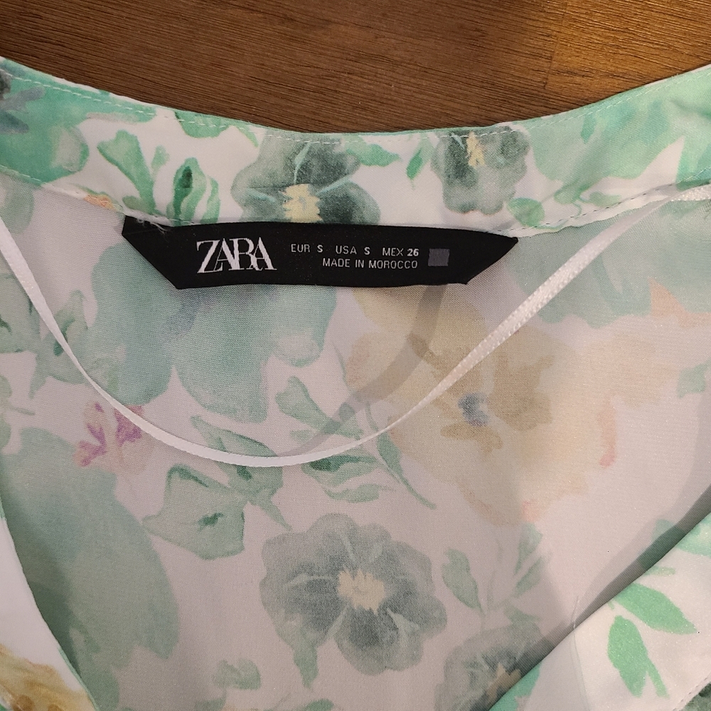 Zara Green Floral Silky Button Front Ruffle Blouse - Picture 8 of 8